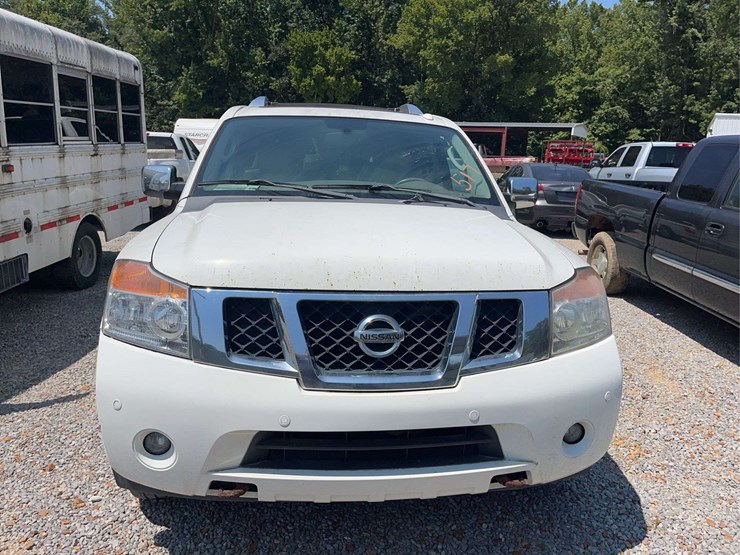 2011-nissan-armada-image-2
