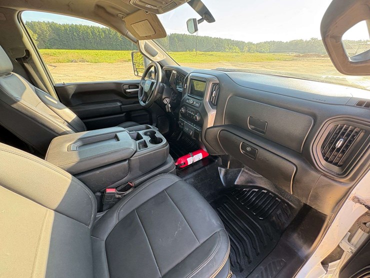 2021-chevrolet-silverado-3500-image-19