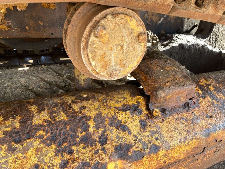 caterpillar-d4c-image-15