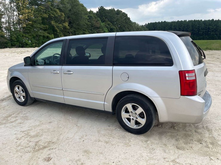 2009-dodge-caravan-image-2