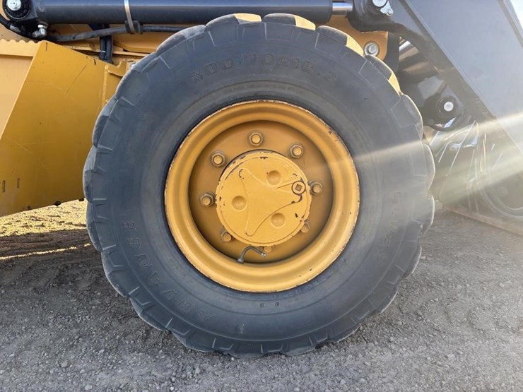 2020-deere-210l-image-28