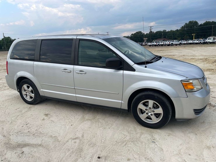 2009-dodge-caravan-image-4
