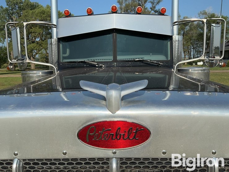 2017-peterbilt-389-image-12
