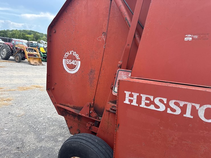 hesston-5540-image-5