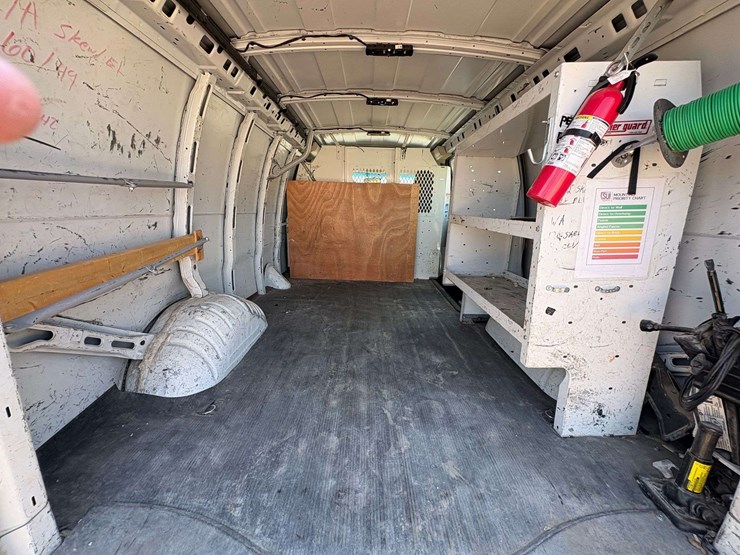 2018-chevrolet-express-2500-image-27