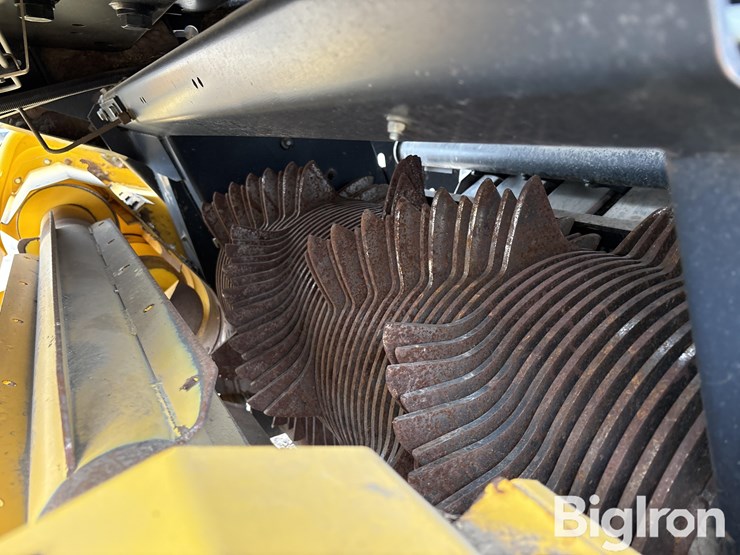 2016-new-holland-340-image-16