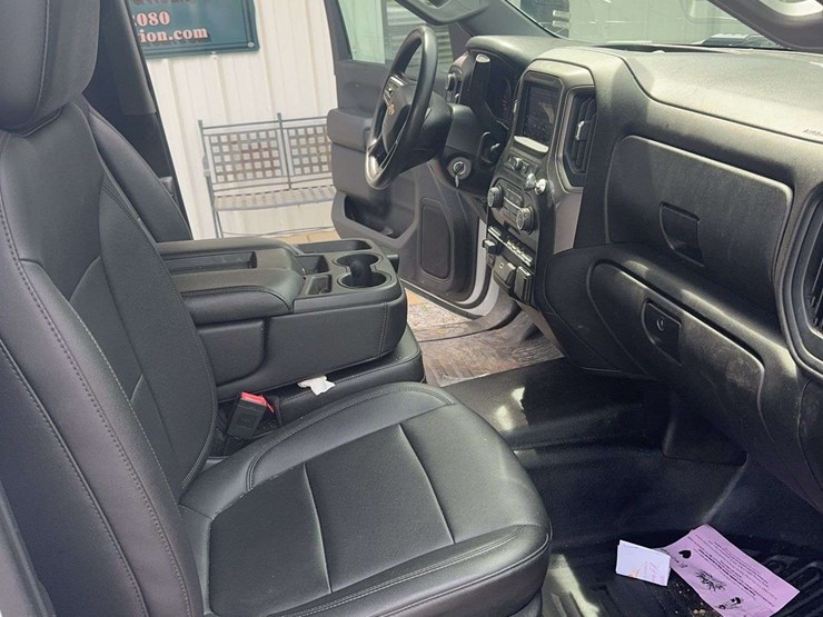 2020-chevrolet-silverado-4-x-4-truck-image-14