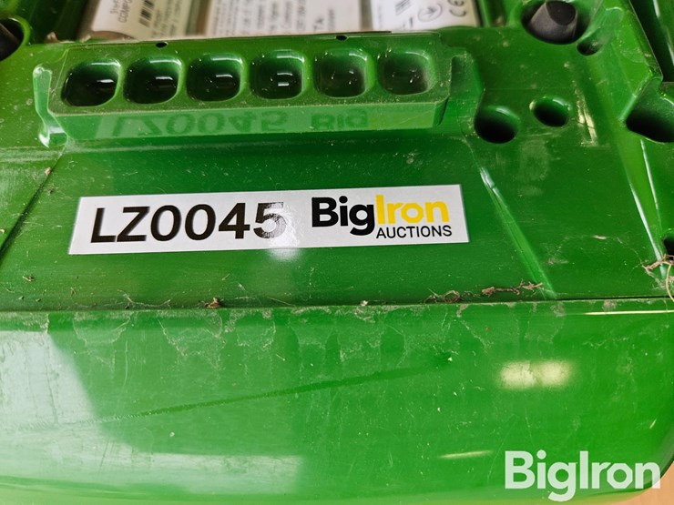 2023-john-deere-7000-image-13