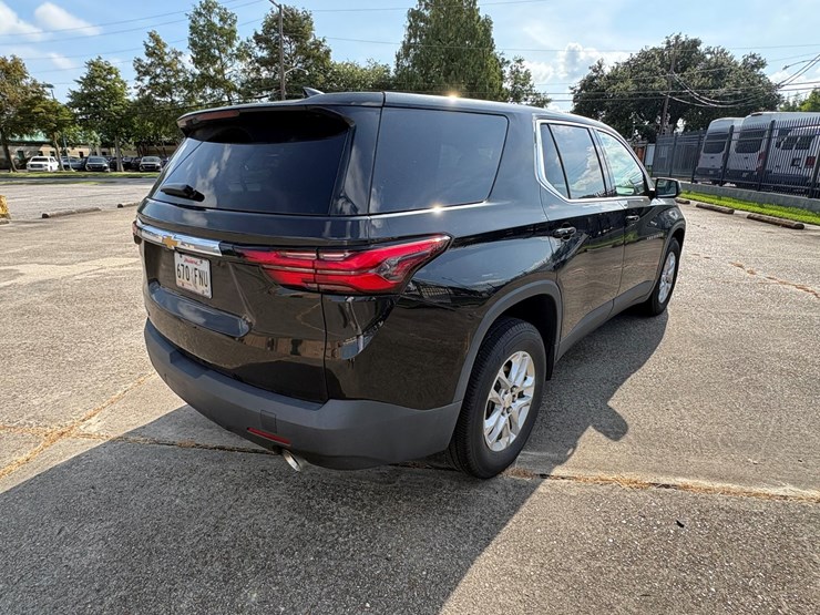 2022-chevrolet-traverse-image-2