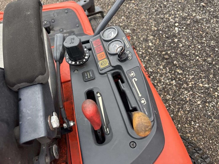 kubota-zd326-image-9