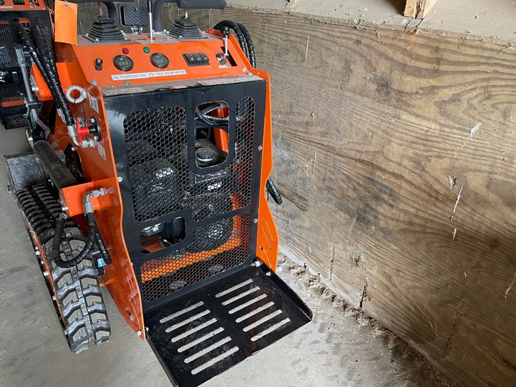 #9727-•-future-mini-skid-steer-loader-image-3