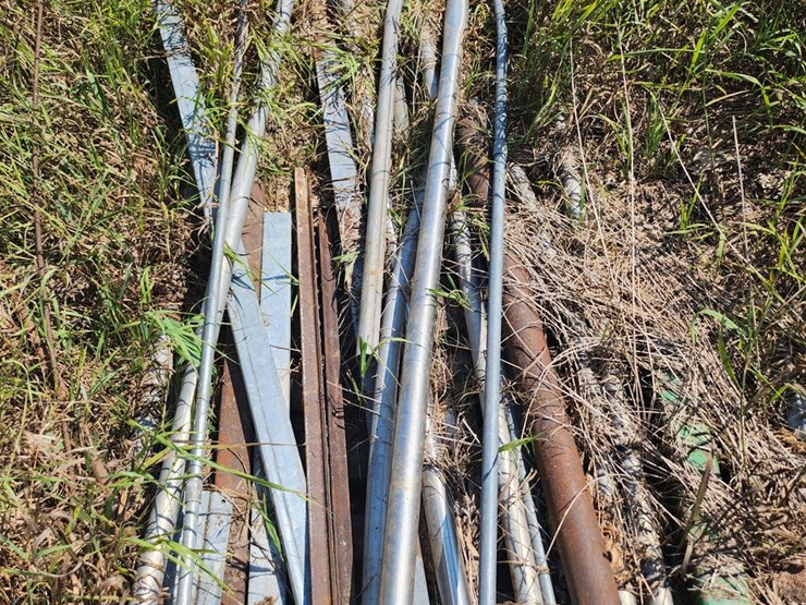 #2826-•-pile-of-scrap-metal-image-4