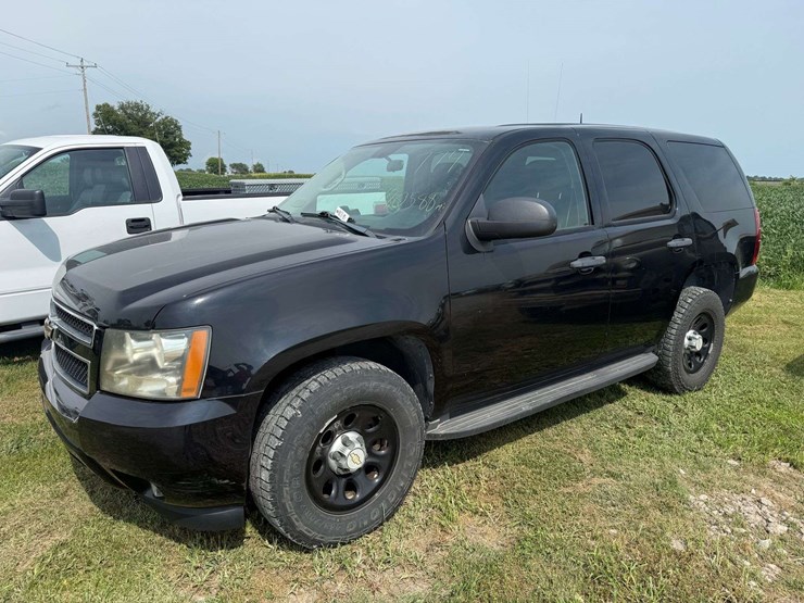 2011-chevrolet-tahoe-image-2