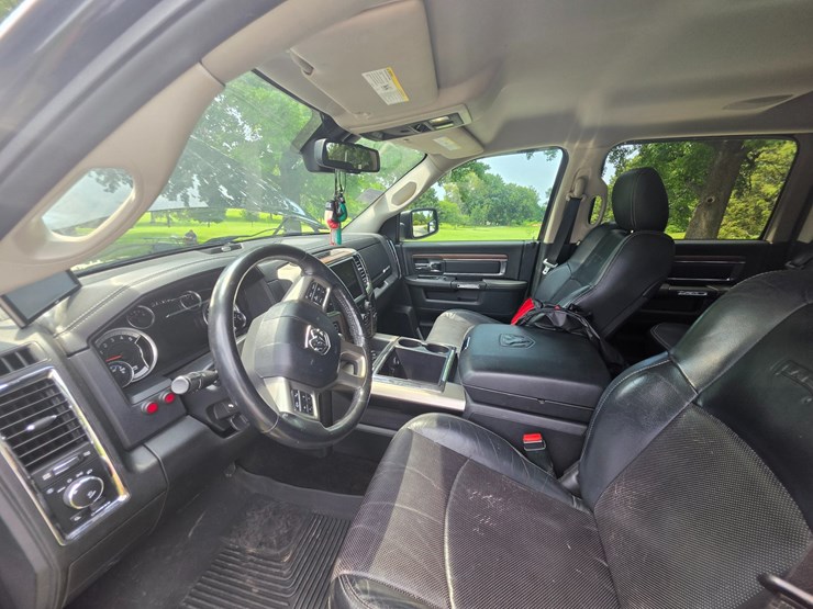2014-dodge-1500-image-30