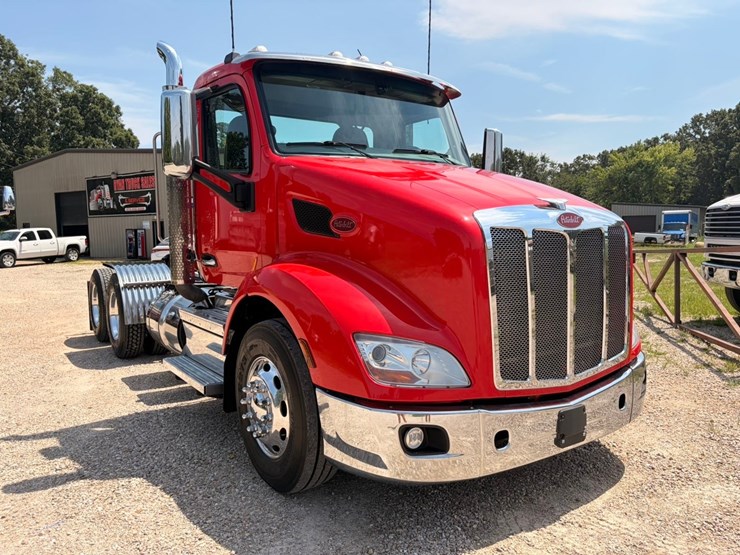 2020-peterbilt-579-image-11