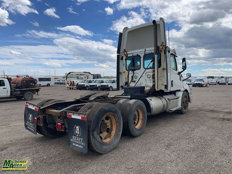 2018-freightliner-cascadia-t/a-day-cab-tractor-image-4