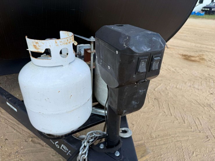 2021-keystone-bumper-pull-camper-image-19