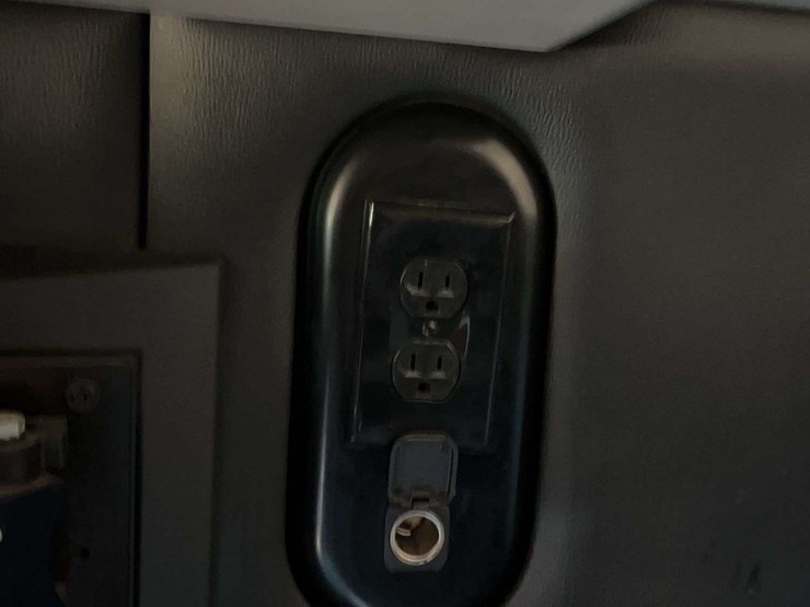 2022-kenworth-t680-image-25
