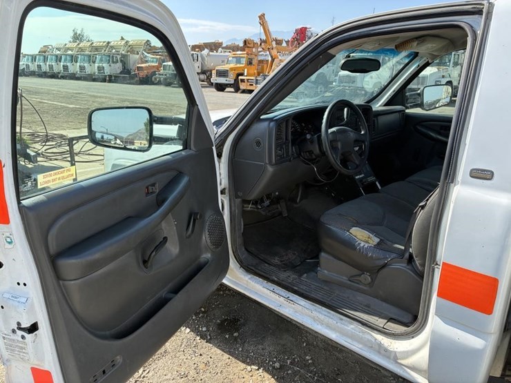 2003-chevrolet-silverado-2500-image-13