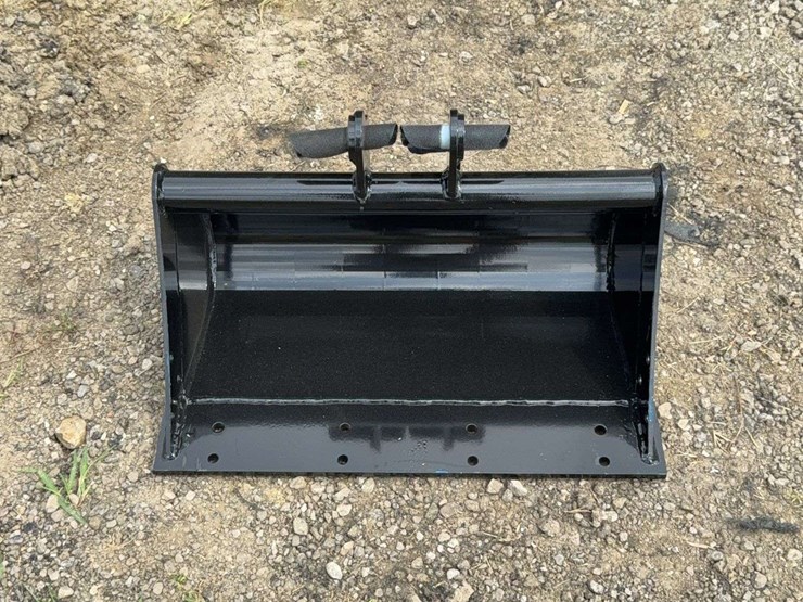 22”-w-mini-excavator-mud-bucket---model-zl-11-image-1
