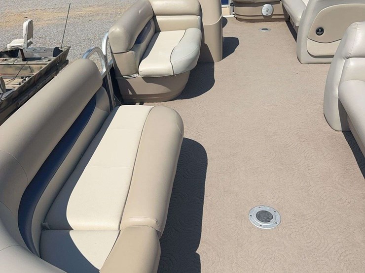 2012-suntracker-24'-dlx-pontoon-boat-(party-barge)-image-13
