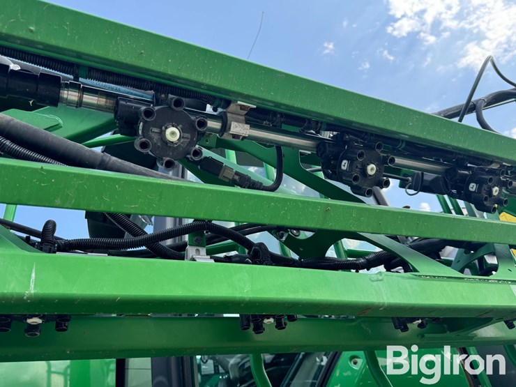 2020-john-deere-r4038-image-12