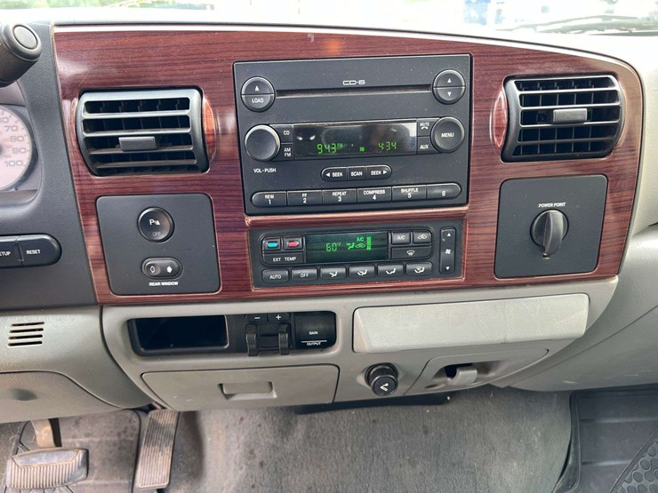 2005-ford-f350-image-32
