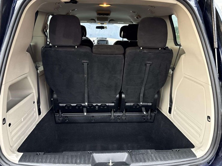 2013-dodge-grand-caravan-image-12