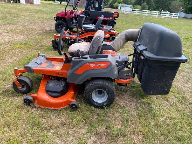 #7956-•-husqvarna-z254f-zero-turn-lawn-mower-image-6