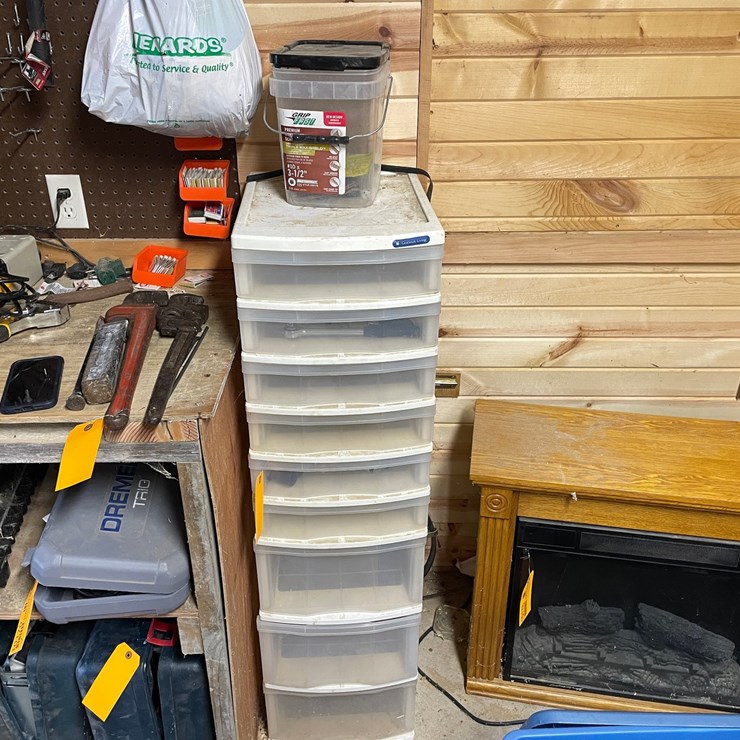 #10174 • Plastic Shelf Organize and Contents