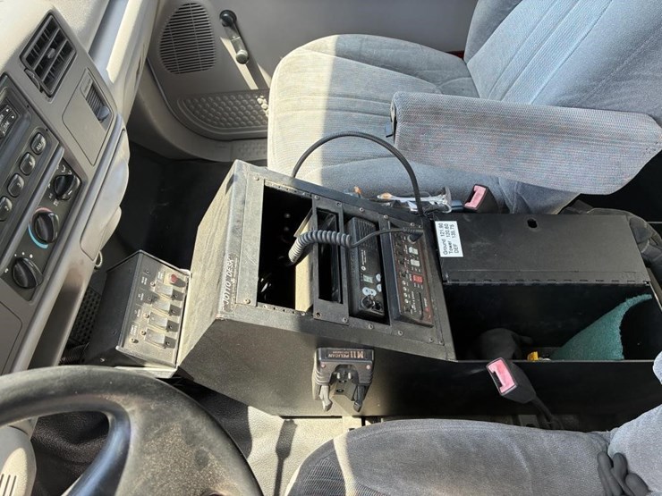 2001-ford-f550-image-28
