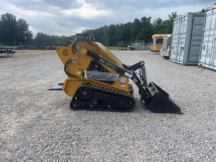 agt-compact-track-loader-image-3