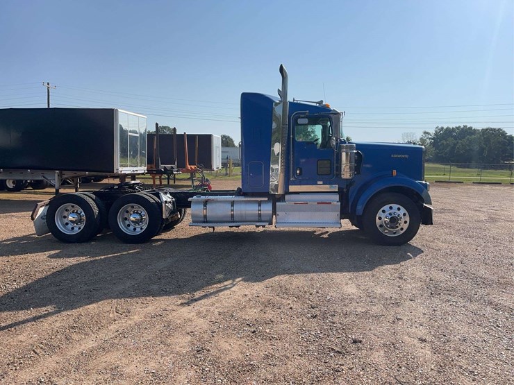2015-kenworth-w9-series-tractor-truck-image-5