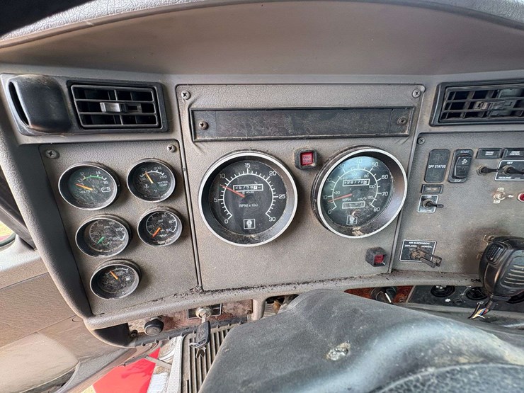 2008-kenworth-t300-image-13