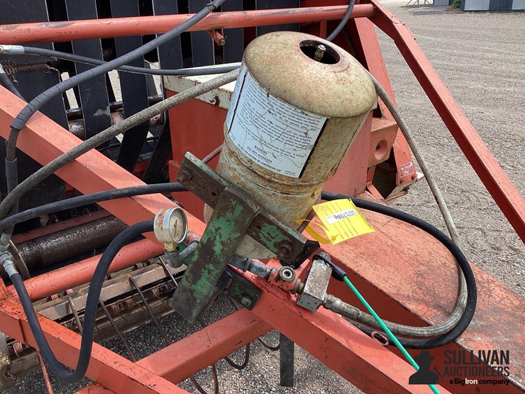 hesston-5600-image-19