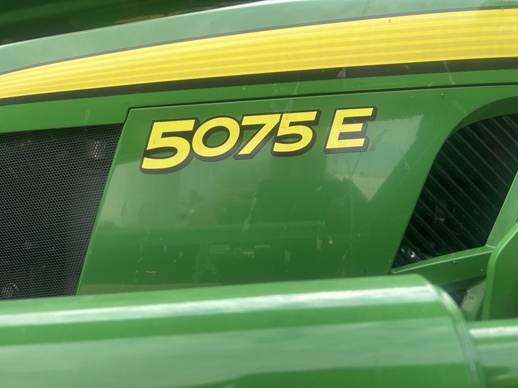2024-john-deere-5075e-image-9