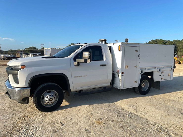 2021-chevrolet-silverado-3500-image-1