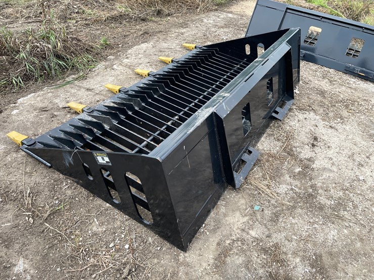 #9810-•-wolverine-78"-rock-bucket-attachment-image-6