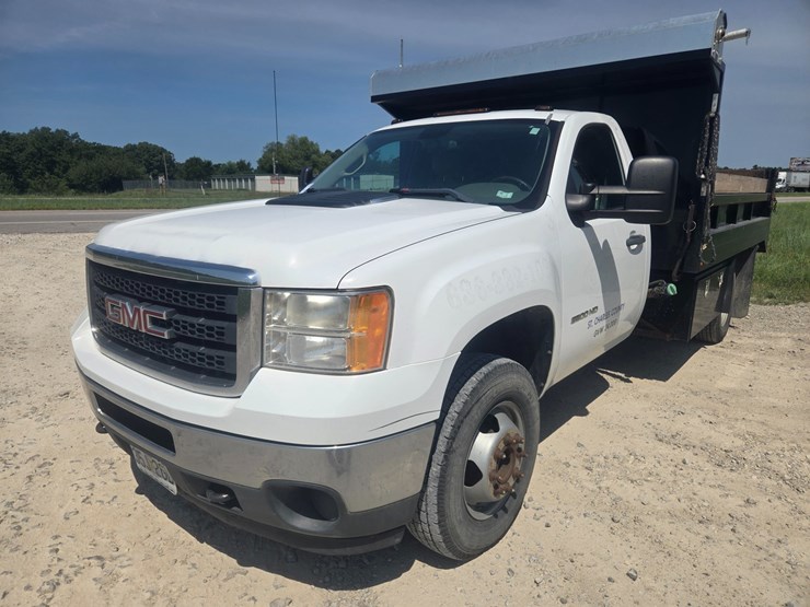 2013-gmc-sierra-3500-image-1