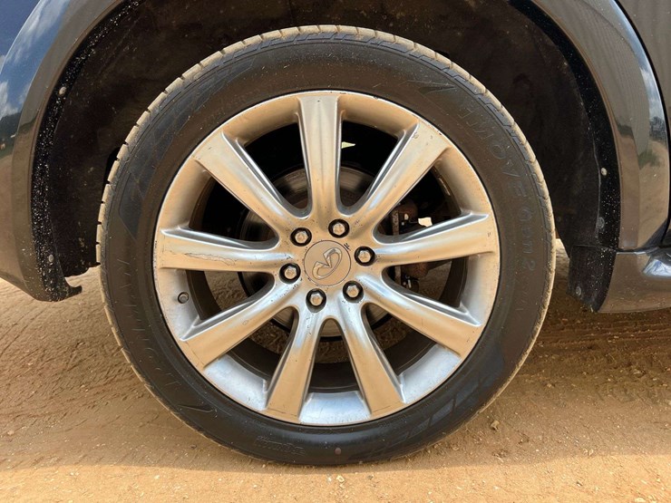 2012-infiniti-qx56-image-10
