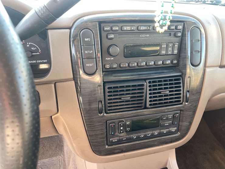 2002-ford-explorer-limited-image-13