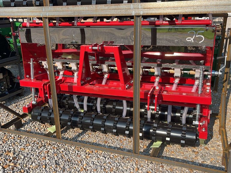 agt-skid-steer/3pt-hitch-seeder,-10'-image-3