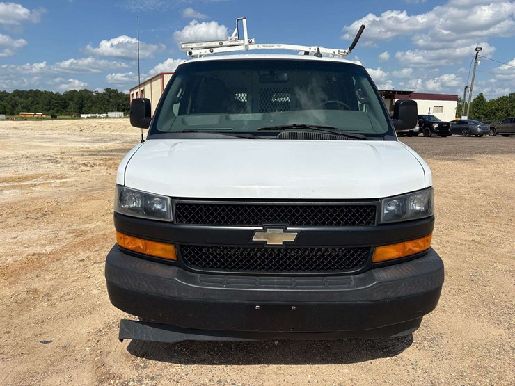 2018-chevrolet-express-2500-image-5