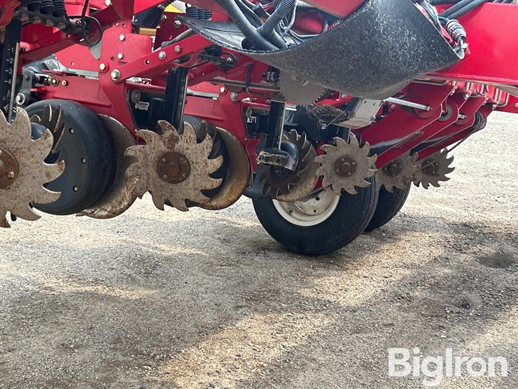 2013-massey-ferguson-8180-16r30-planter-image-9