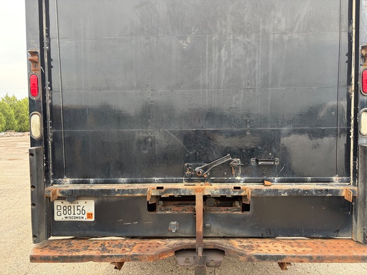 #8368-•-2010-gmc-box-truck-(has-wi-title)-image-9