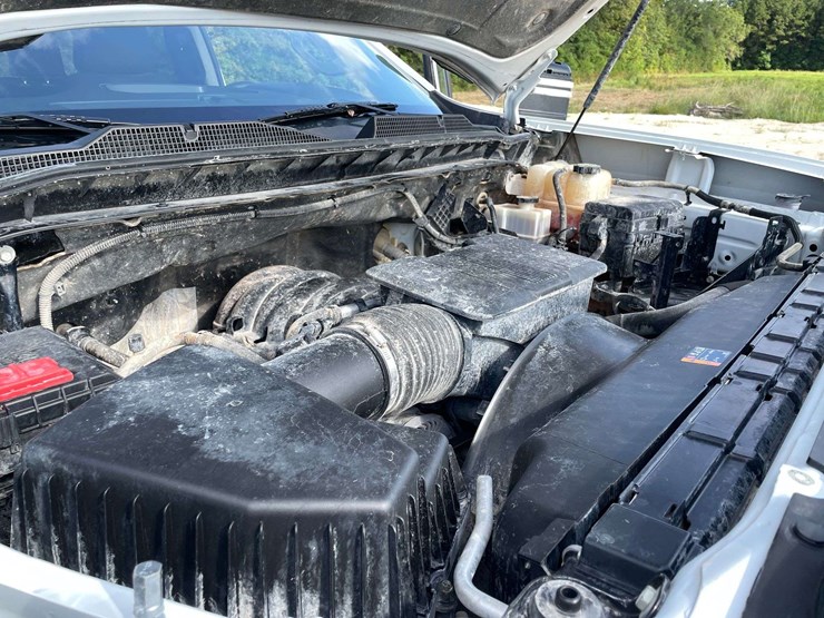 2023chevrolet-silverado-2500-4-door-crew-cab-4x4-pickup-truck-(176,756-miles)-image-8