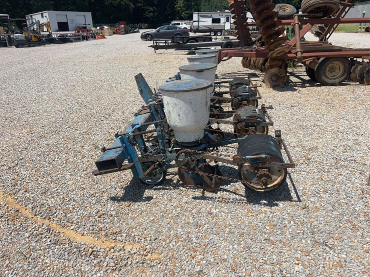 ford-4-row-burch-planter-image-4