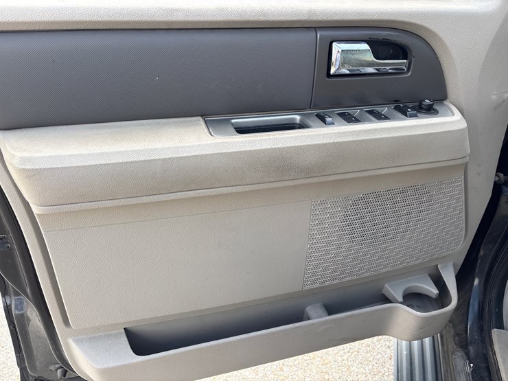 2013-ford-expedition-image-9
