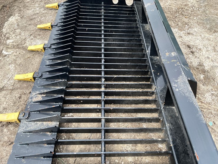 #9810-•-wolverine-78"-rock-bucket-attachment-image-9