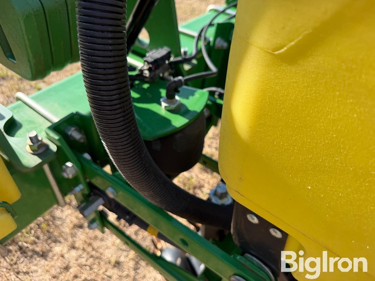 john-deere-1725-image-14